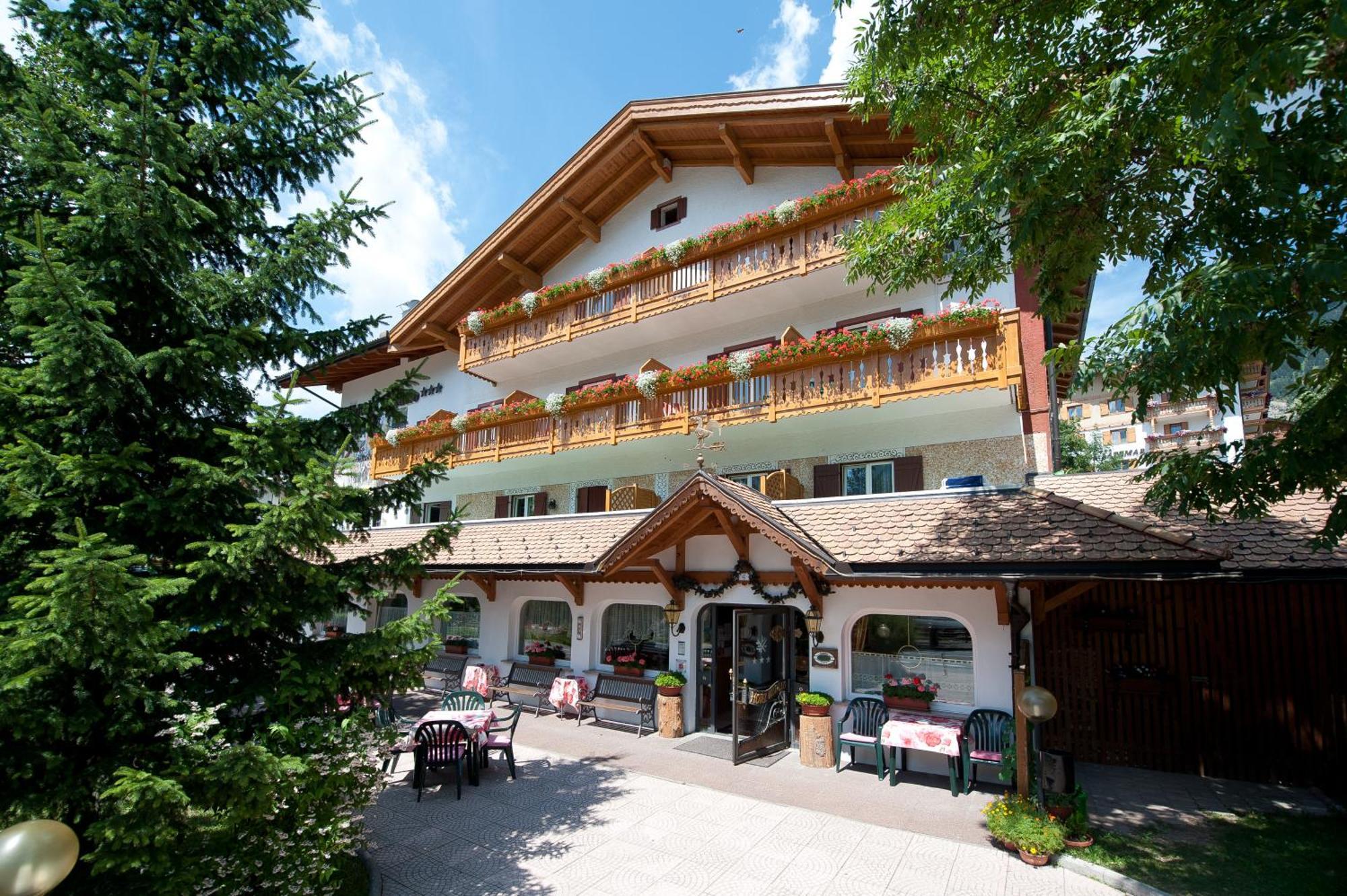 Hotel Cristallo Vigo di Fassa Kültér fotó
