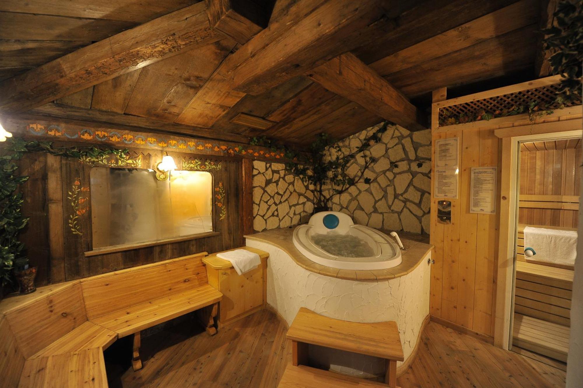 Hotel Cristallo Vigo di Fassa Kültér fotó